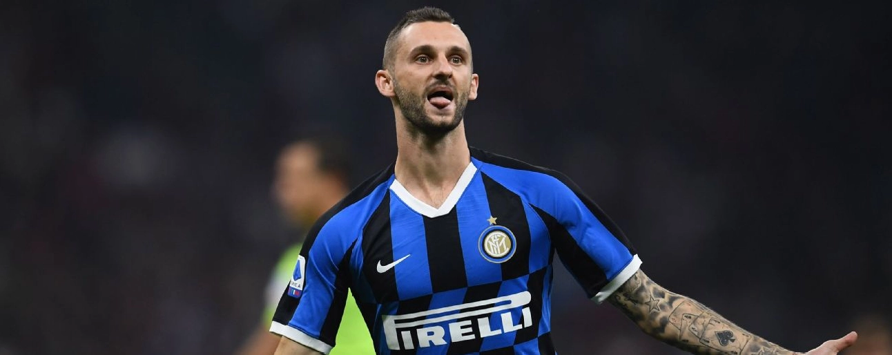 Tiền vệ Marcelo Brozović đang quan sát trận đấu với ánh mắt sắc lạnh thường thấy