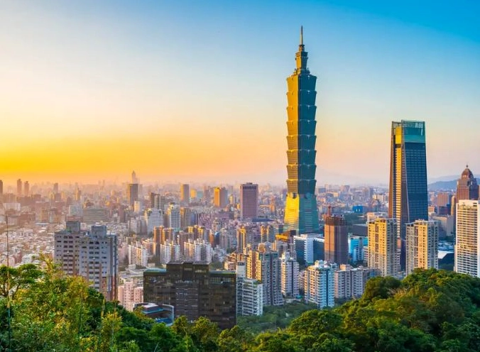Tòa tháp Taipei 101 rực rỡ ánh đèn trong đêm biểu tượng phồn hoa của thành phố Đài Bắc