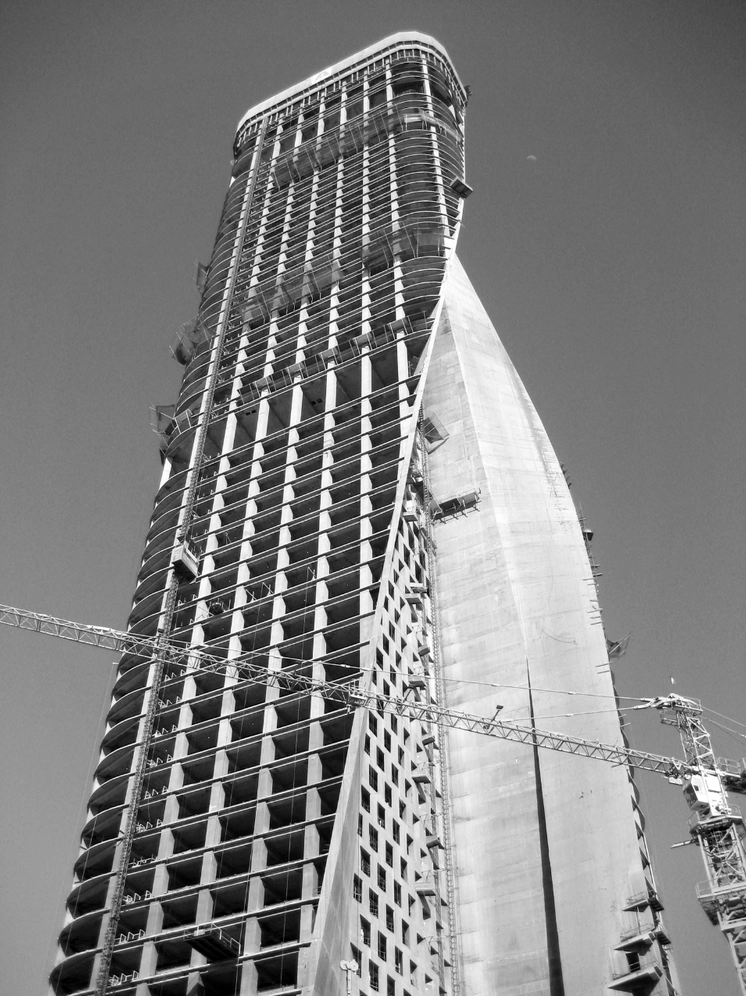 Toàn cảnh Al Hamra Tower nổi bật giữa đường chân trời