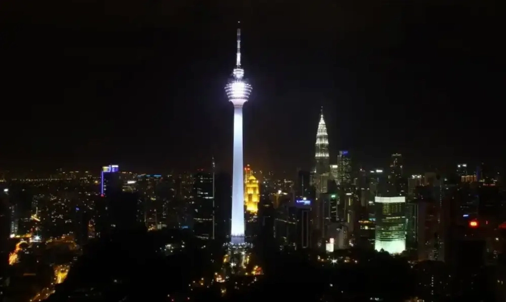 Toàn cảnh tháp KL vươn cao