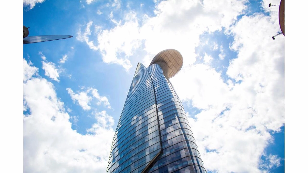 Toàn cảnh vóc dáng tòa nhà bitexco hình búp sen sừng sững giữa trung tâm Sài Gòn