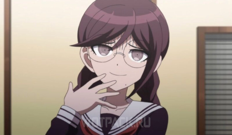 Toko Fukawa với dáng vẻ e dè