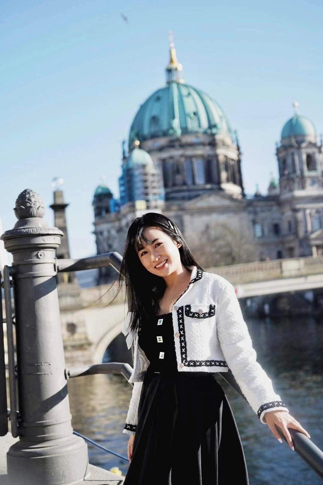 Trang Moon rạng rỡ trong trang phục đời thường