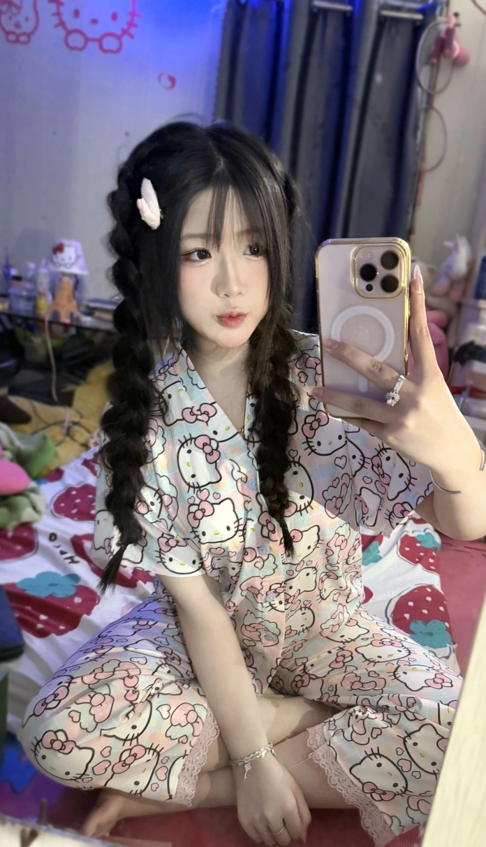 Trang phục ren cao cấp mang đến vẻ đẹp sang chảnh và đẳng cấp cho người mặc