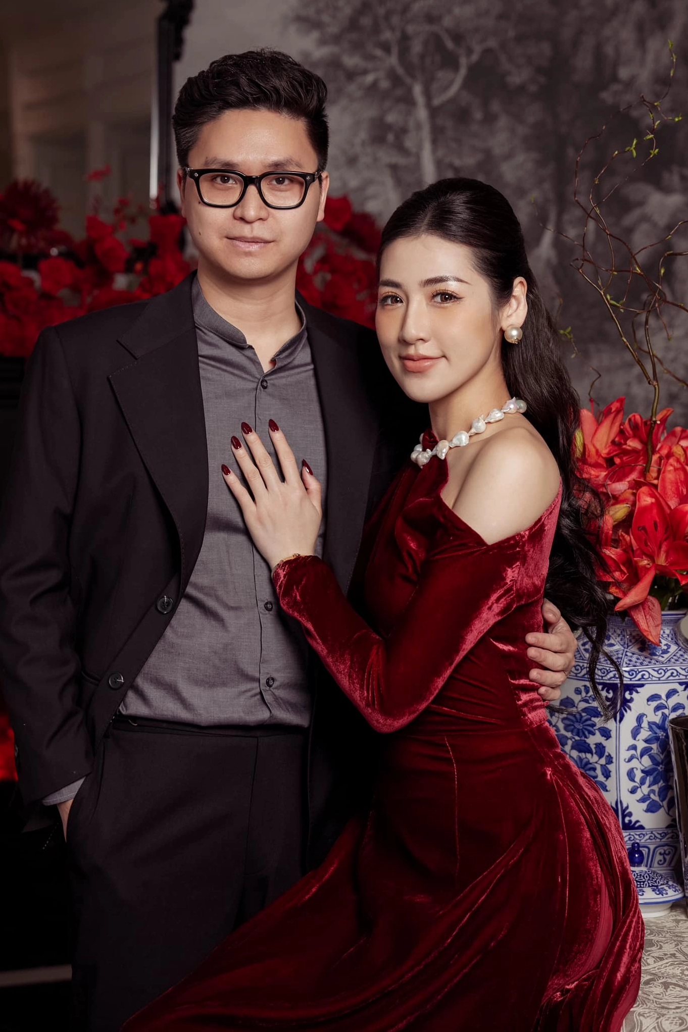 Tú Anh rạng rỡ như đóa hoa