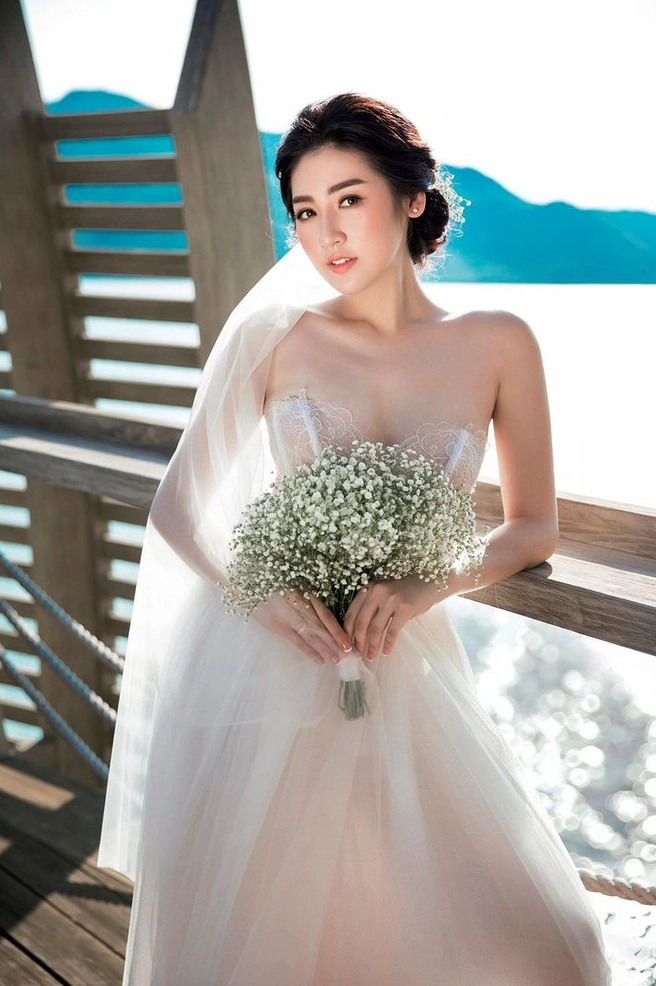 Tú Anh rạng rỡ trong sự kiện