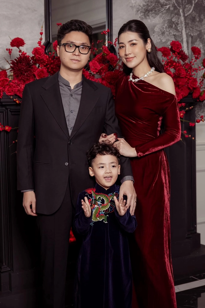 Tú Anh trong trang phục lộng lẫy