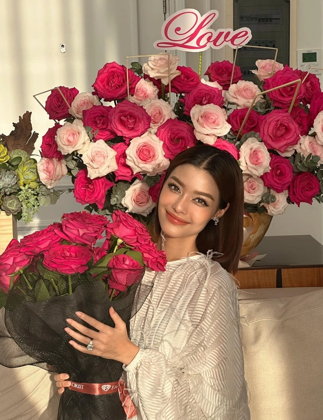 Tự tin khoe sắc vóc trong trang phục dạo phố