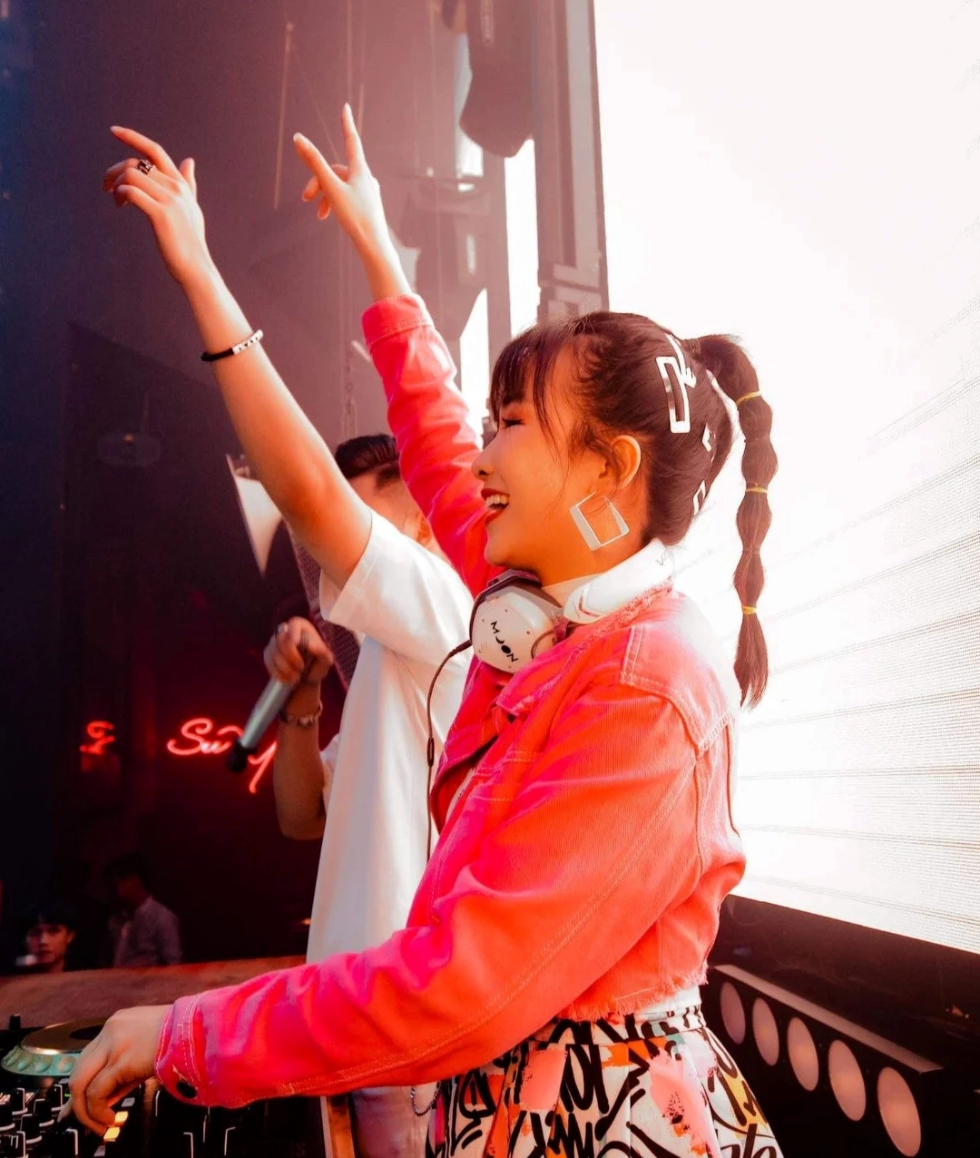 Vẻ đẹp dịu dàng nữ tính của Trang Moon