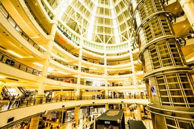 Vẻ đẹp hiện đại và tráng lệ của tháp đôi Petronas trong một ngày nắng đẹp