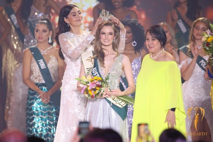 Vẻ đẹp kiêu sa của đại diện Việt Nam tại đấu trường quốc tế