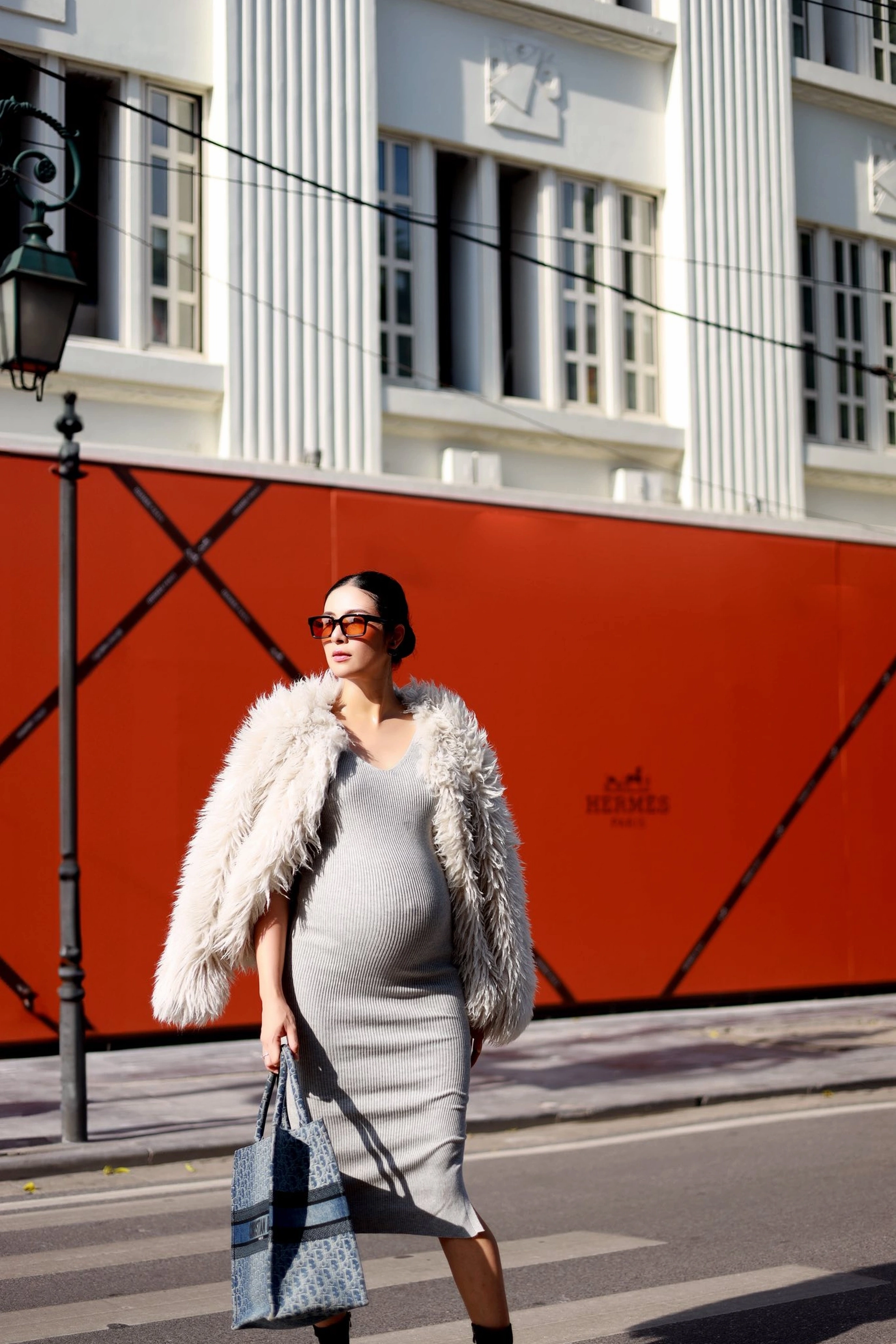 Vẻ đẹp kiêu sa của hoa hậu đặng thị ngọc hân trong trang phục thanh lịch