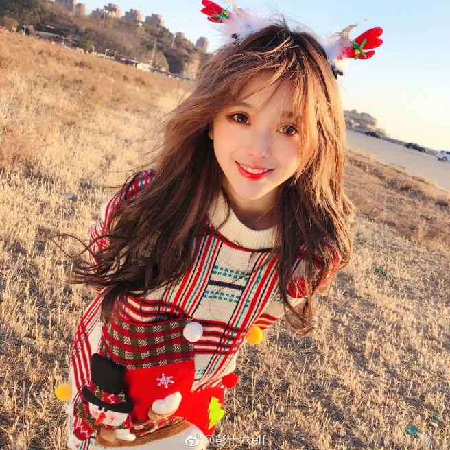 Vẻ đẹp kiêu sa lộng lẫy của mỹ nhân xuyên không trên TikTok