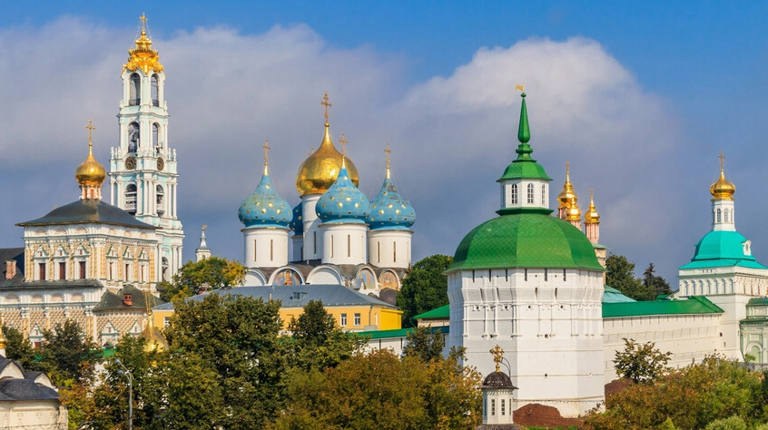 Vẻ đẹp lộng lẫy của nhà thờ Chúa Ba Ngôi St Sergius Lavra một trong những công trình Chính thống giáo nổi bật ở Moscow