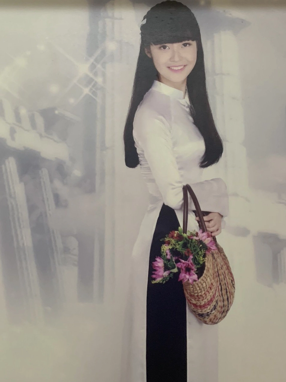 Vẻ đẹp mộc mạc của Nông Thúy Hằng thời học sinh trung học phổ thông