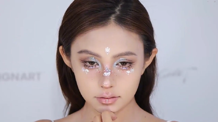 Vẻ đẹp ngọt ngào của hot girl khi diện bikini nhỏ gợi cảm