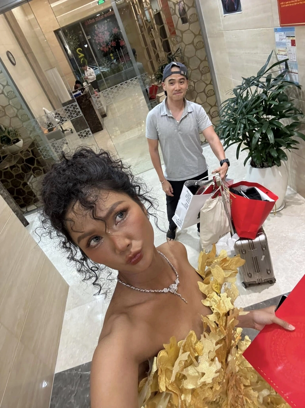 Vẻ đẹp quyến rũ của hoa hậu h hen niê