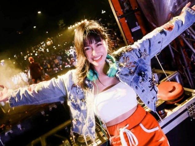 Vẻ đẹp quyến rũ khó cưỡng của nữ DJ Trang Moon