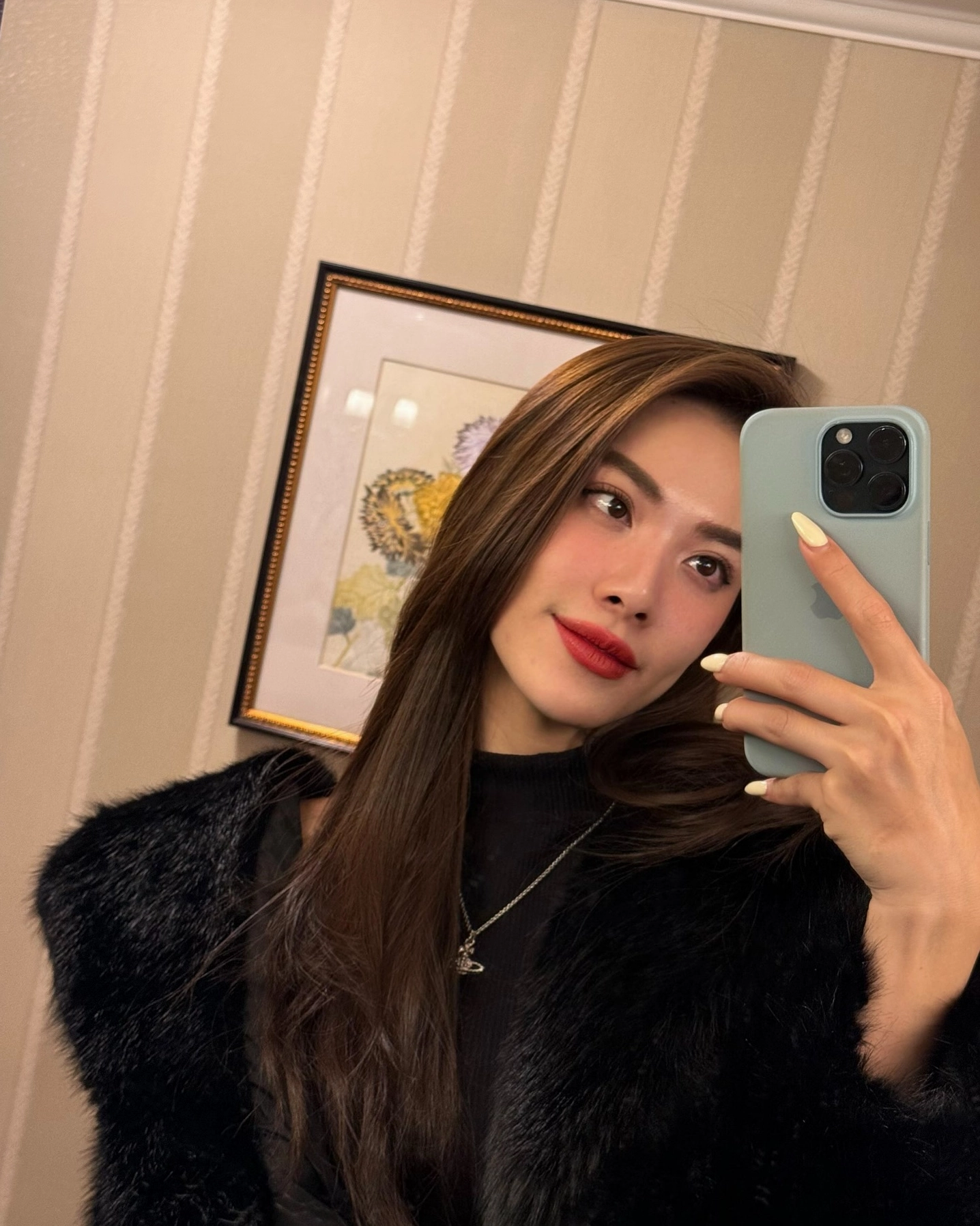 Vẻ đẹp rạng ngời viên mãn của Á hậu Kim Duyên