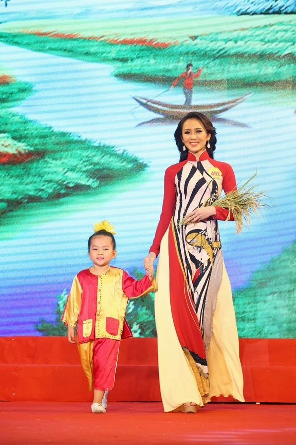 Vẻ đẹp thanh tú của người đẹp gốc An Giang