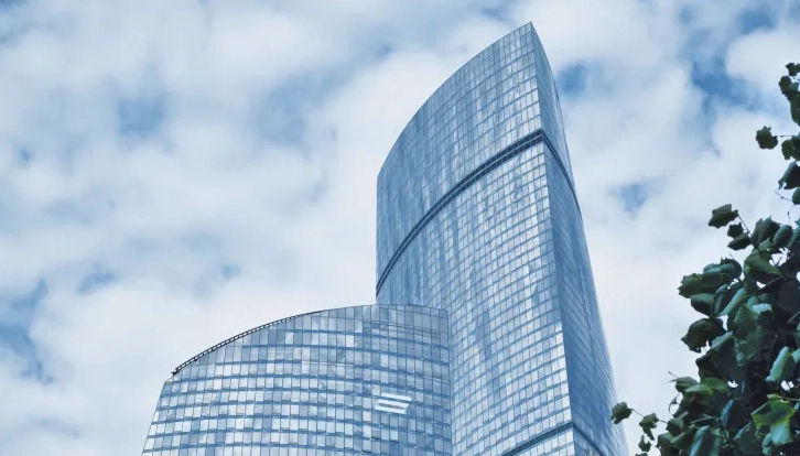 Vẻ đẹp tĩnh lặng của công trình trong ánh sáng u buồn