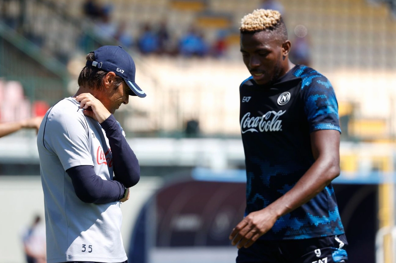 Victor Osimhen tỏ thái độ gay gắt khi chia sẻ về những lùm xùm với câu lạc bộ chủ quản Napoli