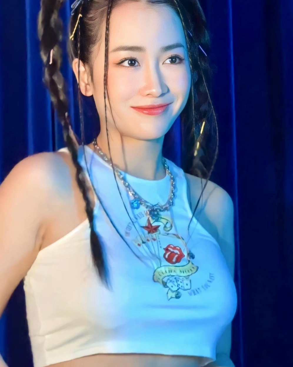 Visual hút mắt của Trang Moon khuấy động đêm nhạc