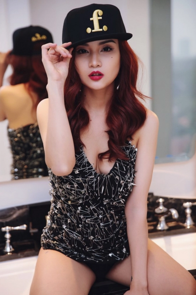 Windy Quyên thu hút mọi ống kính với vẻ đẹp sắc sảo