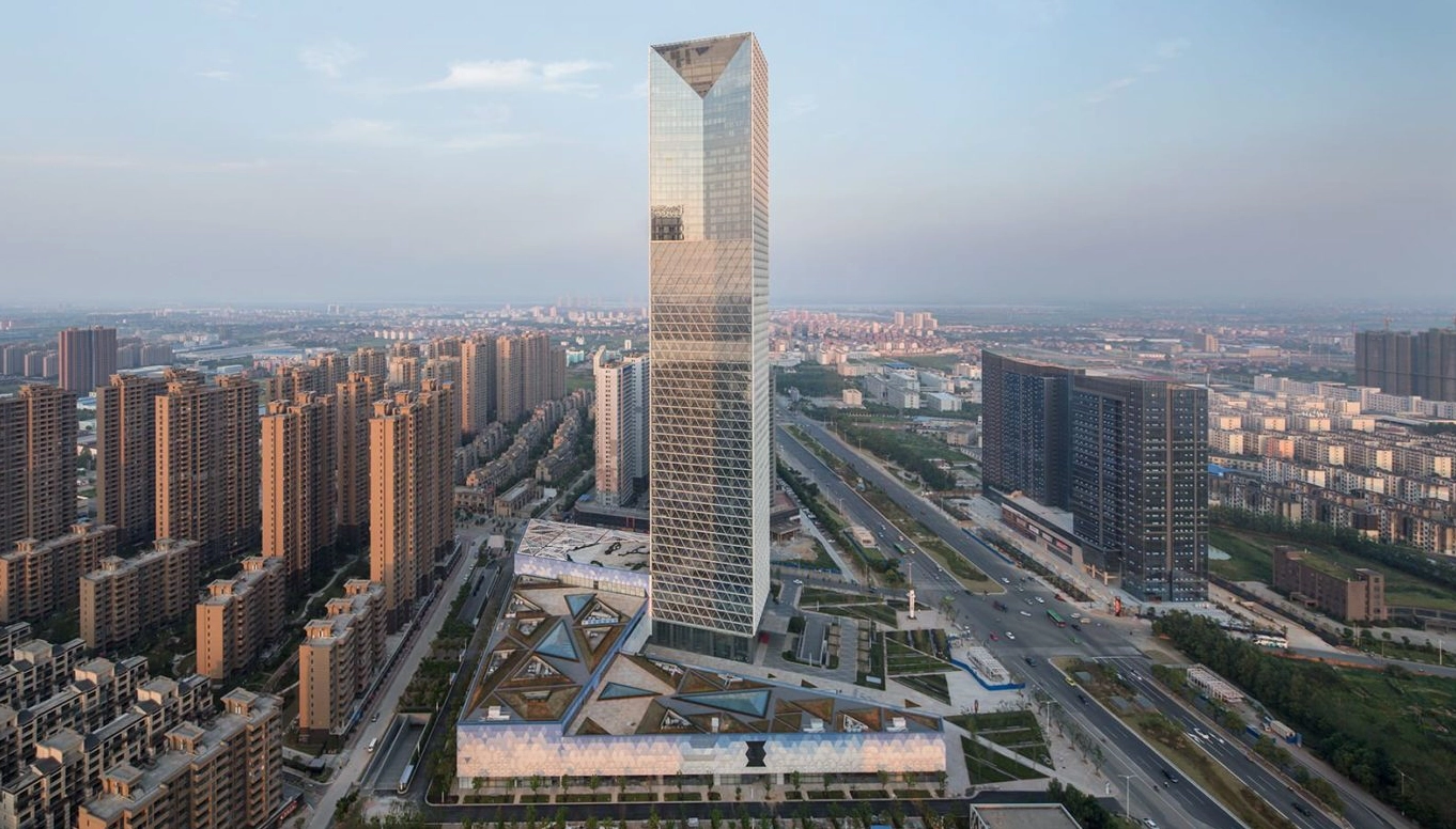 Zifeng Tower nổi bật giữa đường chân trời thành phố