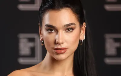 Ảnh Dua Lipa quyến rũ khiến truyền thông quốc tế chao đảo