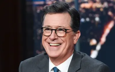 Ảnh Stephen Colbert trên sóng truyền hình gây sốt toàn cầu