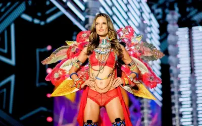 Ảnh Alessandra Ambrosio gợi cảm và sang trọng hút hồn