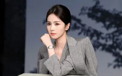 Ngắm ảnh Bạch Lộc phong cách ngọt ngào khiến fan say mê