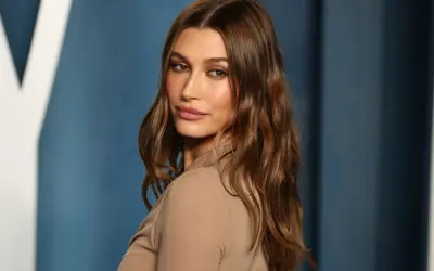 Chiêm ngưỡng ảnh Hailey Bieber chuẩn biểu tượng sắc đẹp