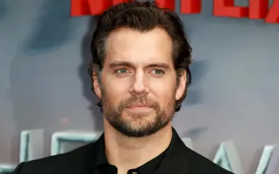 Ảnh Henry Cavill khoe vóc dáng chuẩn nam thần màn ảnh