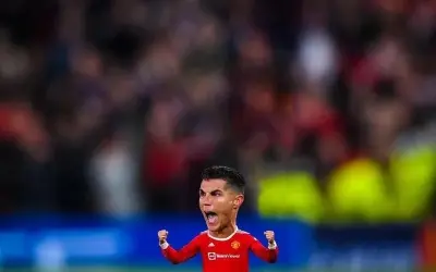 Ronaldo meme hài hước khiến fan bóng đá cười nghiêng ngả
