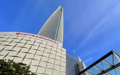 Bộ ảnh Lotte World Tower mang vẻ đẹp bí ẩn giữa lòng Seoul