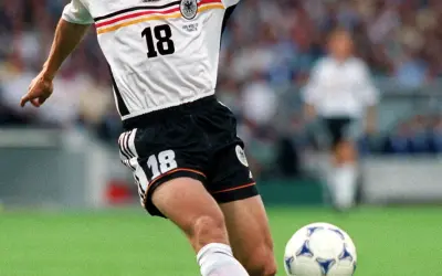 Giải mã bí ẩn gã thợ làm bánh lột xác thành sát thủ vòng cấm Jürgen Klinsmann