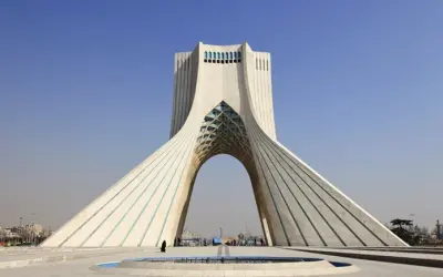 Khám phá vẻ đẹp bí ẩn của tháp Milad qua bộ ảnh mới nhất