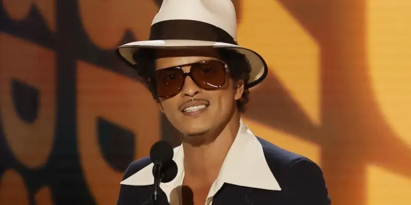 Những bức ảnh Bruno Mars chưa từng được công bố trước đây