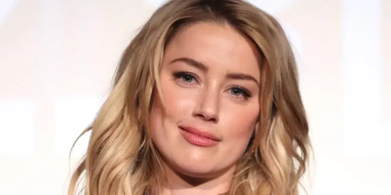 Hình ảnh Amber Heard mới nhất khiến khán giả bất ngờ