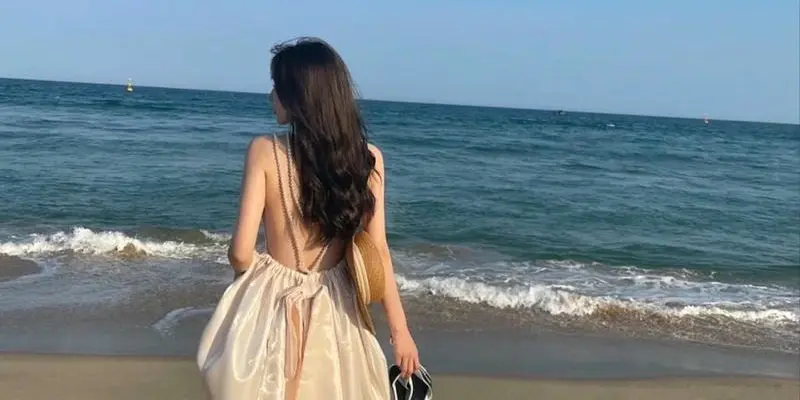 Tổng hợp avatar chụp sau lưng đẹp, tạo cảm giác cuốn hút