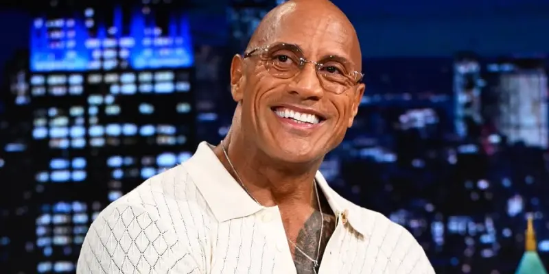 Ảnh Dwayne "The Rock" Johnson bùng nổ màn ảnh Hollywood