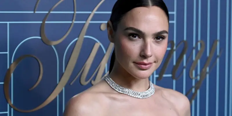 Ảnh Gal Gadot nụ cười tỏa sáng hút hồn triệu người hâm mộ
