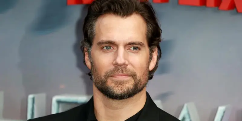 Ảnh Henry Cavill khoe vóc dáng chuẩn nam thần màn ảnh