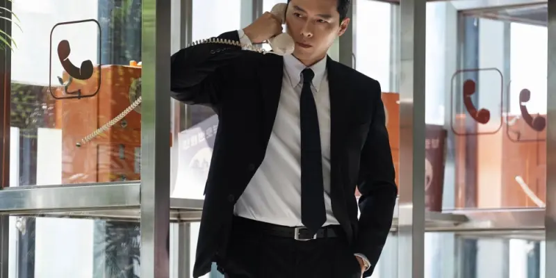 Ảnh Hyun Bin gây sốt với phong cách nam thần màn ảnh Hàn