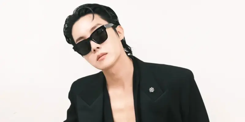 Tuyển chọn ảnh J-Hope (BTS) khiến fan không thể rời mắt