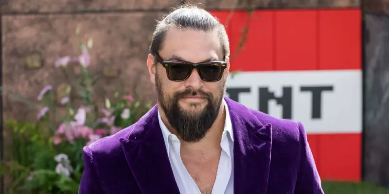 Loạt ảnh Jason Momoa phong cách độc lạ hút hồn khán giả