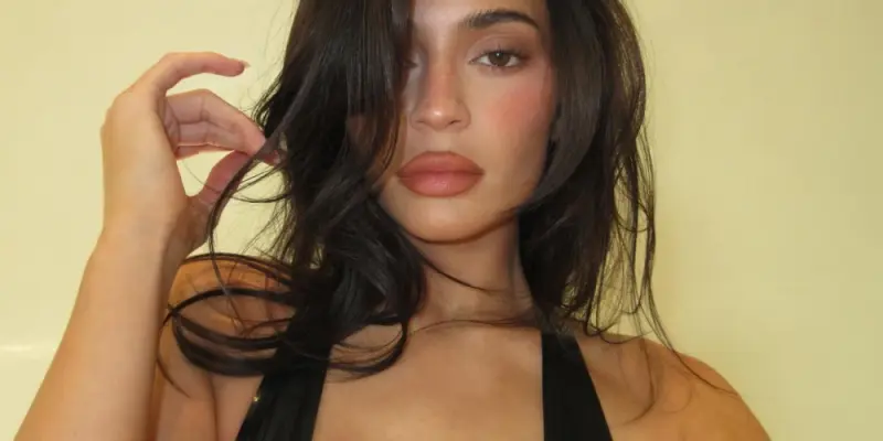 Chiêm ngưỡng ảnh Kylie Jenner chuẩn biểu tượng Hollywood
