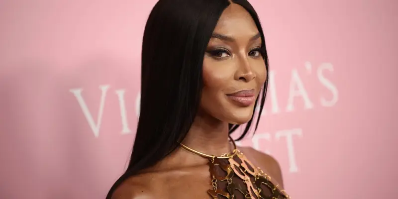 Ảnh Naomi Campbell khoe sắc trong các sàn diễn đỉnh cao